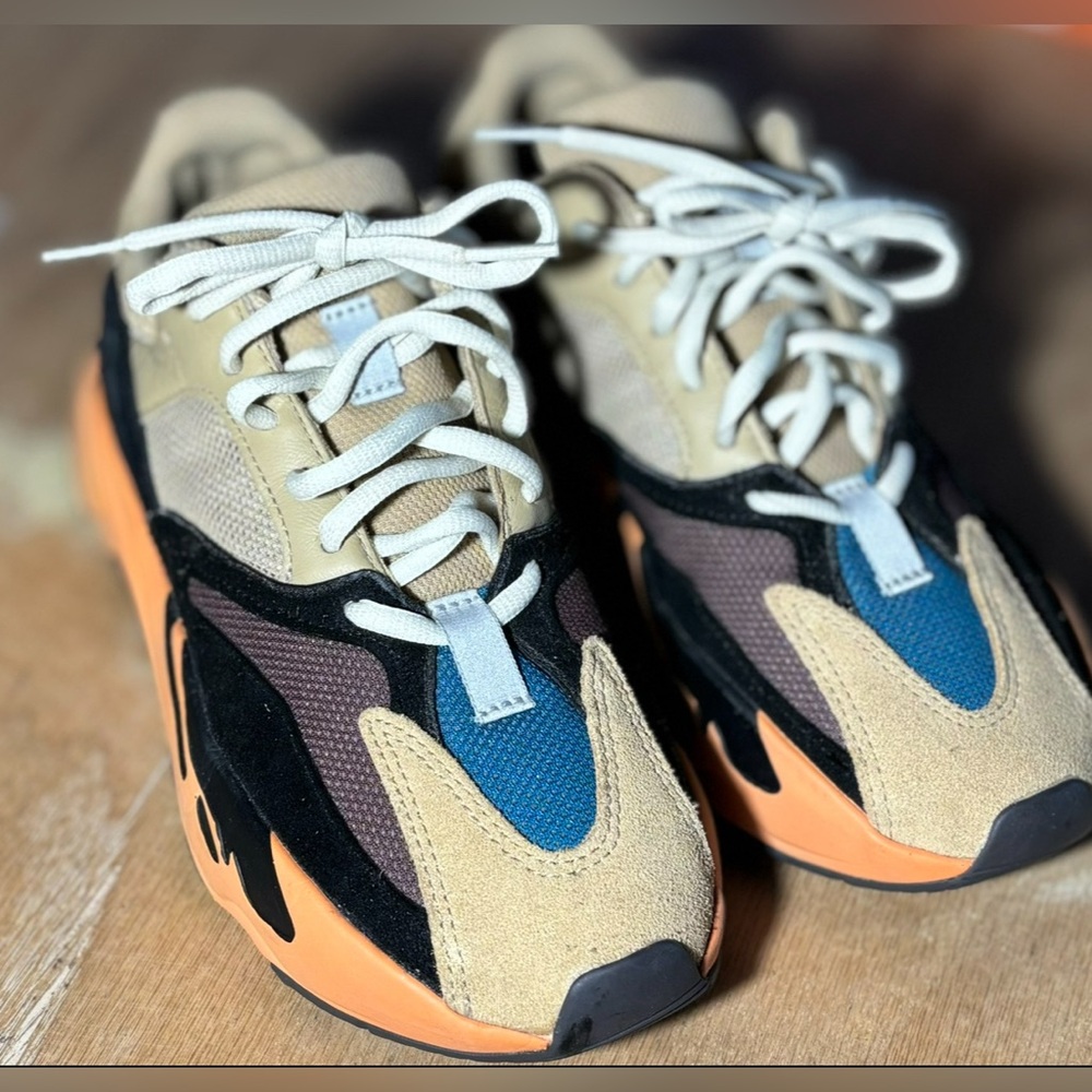 Yeezys Enflame amber 700